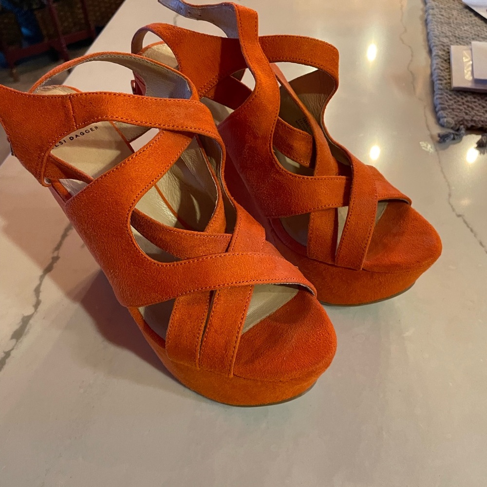 Fun orange platforms - Picture 2 of 4